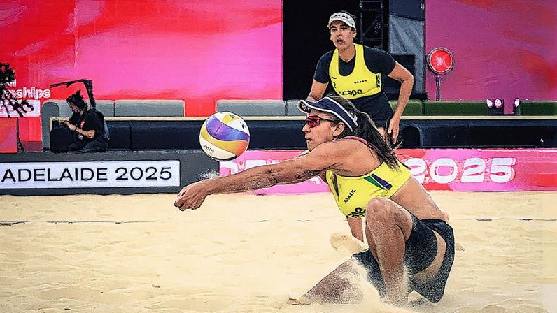 Duda e Ana Patrícia no Mundial de Vôlei de Praia 2025 (Foto: Volleyball World)