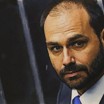 Eduardo Bolsonaro afirma que Moraes quer tirar Flávio da disputa