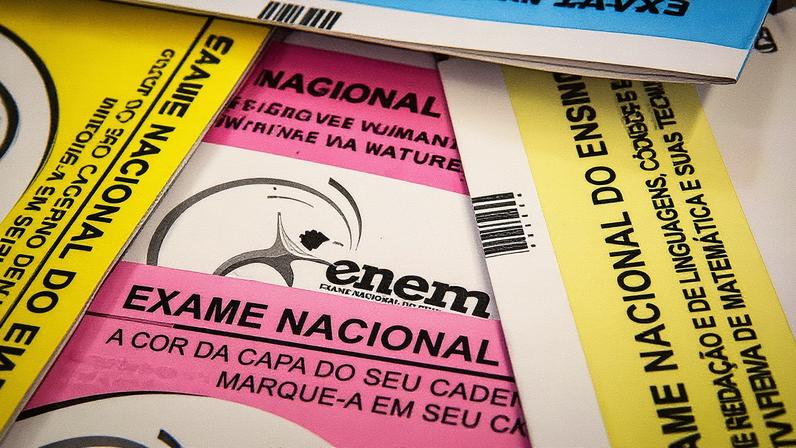 Confira o gabarito oficial do Enem 2025 nesta quinta-feira (13). O Inep antecipa a divulgação das respostas do primeiro dia de provas, com detalhes - Foto: ES Brasil