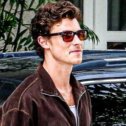 Shawn Mendes retorna a Salvador e curte dia de praia com amigos