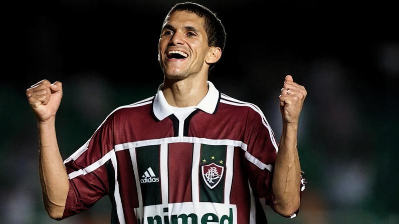 Magno Alves comemora um dos seus dois gols na goleada do Fluminense por 6 a 2 sobre o Palmeiras, em 2001. (Fluminense)