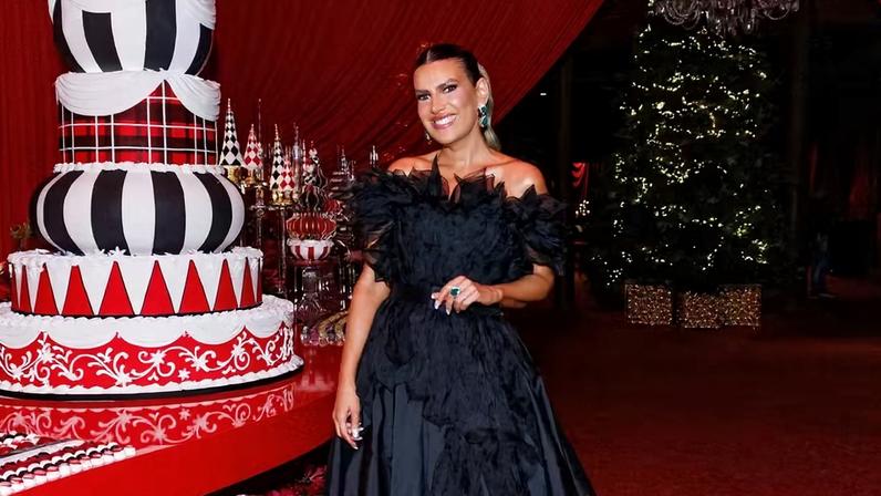 Andrea Guimarães recebe famosos em festa de Natal em São Paulo