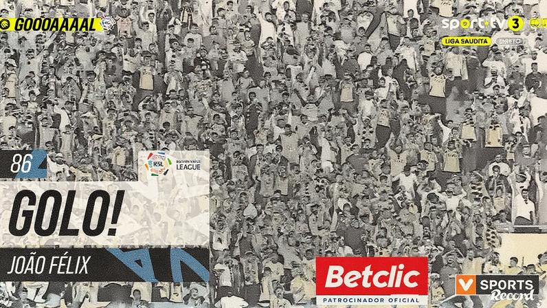 João Félix faz grande remate após recuperação na entrada da área