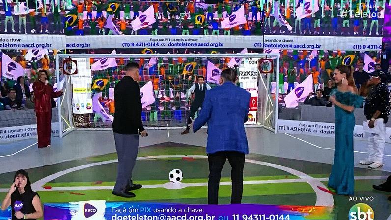 Antigo internacional brasileiro replicou aquilo que, dentro das quatro linhas, fazia vezes sem conta