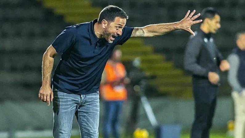 Vasco Matos, treinador do Santa Clara, no jogo frente ao Sporting