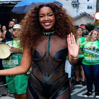 IZA arrasa com figurino transparente em ensaio de rua da Imperatriz Leopoldinense