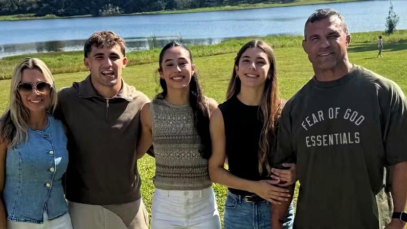 Joana Prado e Vitor Belfort divulgam reencontro com os três filhos