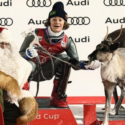 Brasileiro conquista rena do Papai Noel em título inédito na copa do mundo de esqui