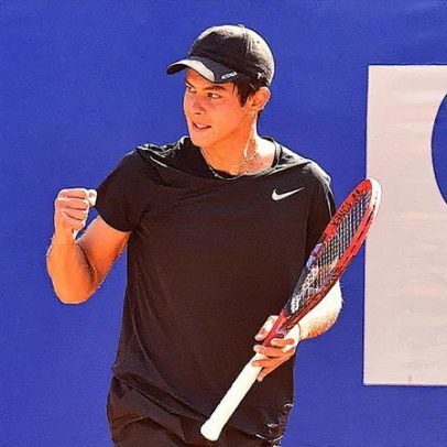 João Lago avança em Cochabamba e Luka Ono soma pontos na ATP