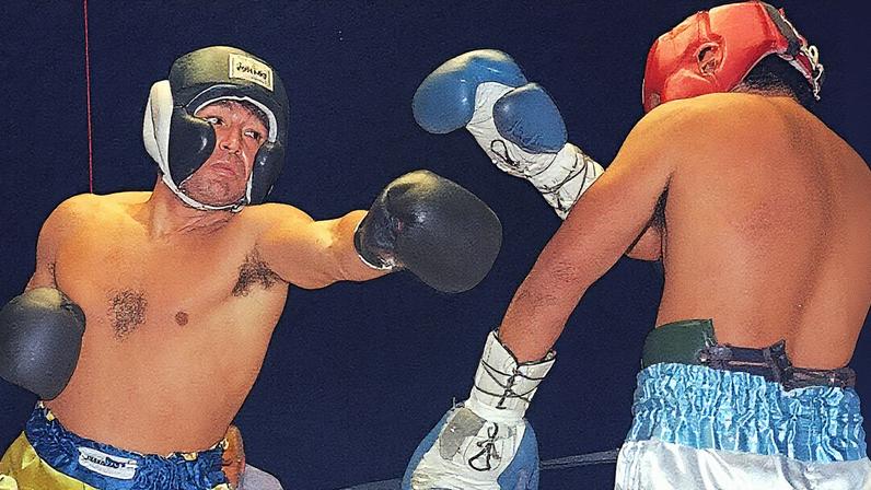 Diego Maradona em luta beneficente de boxe (Foto: Reprodução)