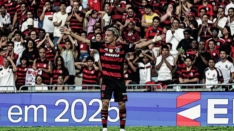 Filipe Luís acompanhou a partida entre Flamengo x Barcelona no Mundial (Foto: Dan Mullan / Getty Images North America / Getty Images via AFP)