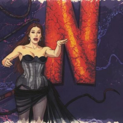 Millie Bobby Brown rebate fotógrafos que pediam que ela sorrisse na estreia da quinta temporada em Londres