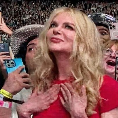 Sabrina Carpenter detém Nicole Kidman por ser muito atraente durante show em Nashville