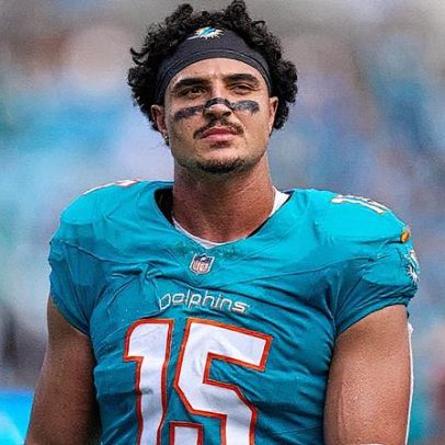 Dolphins trocam Jaelan Phillips aos Eagles por escolha de terceira rodada de 2026
