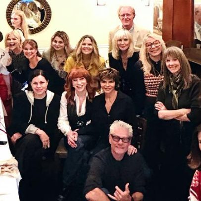 Sia reúne estrelas em jantar de aniversário para Kathy Griffin após revelação do biquíni