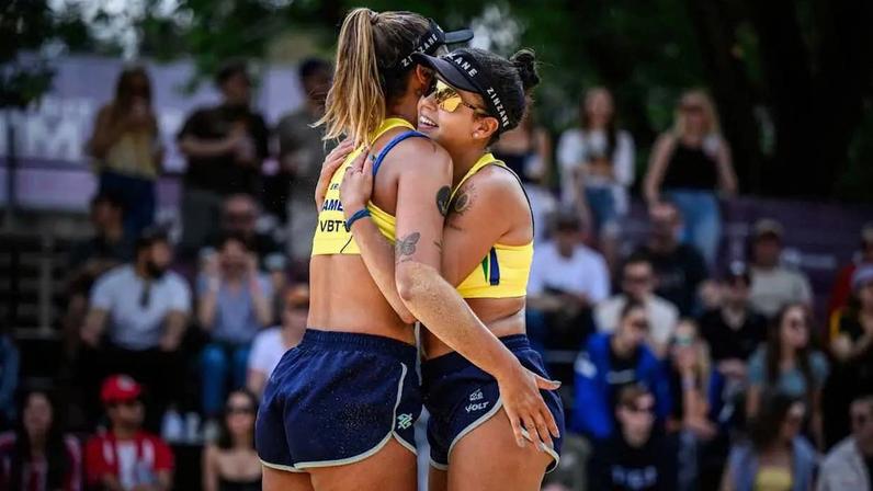 Thâmela e Vic estão no Mundial de Vôlei de Praia (Foto: Volleyball World)