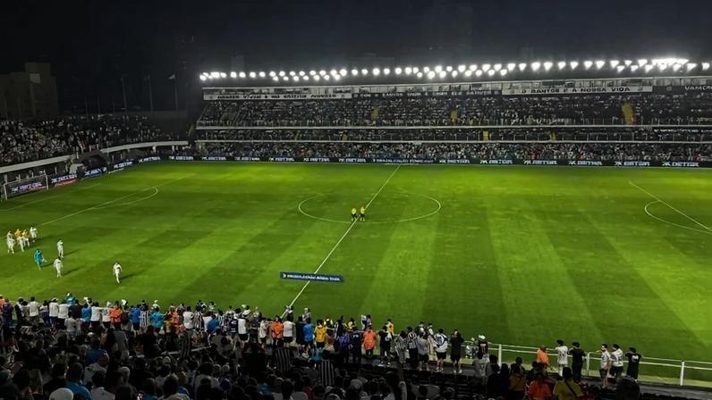 Vila Belmiro deve receber jogo contra o Internacional (Foto: Iza Giannola / Lance!)